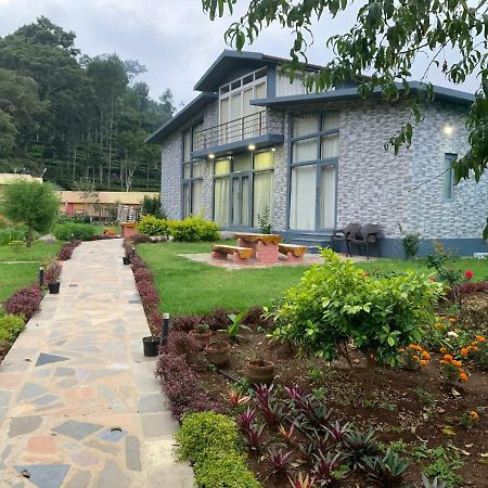 Silvertip Cafe & Homestay コタジリ エクステリア 写真